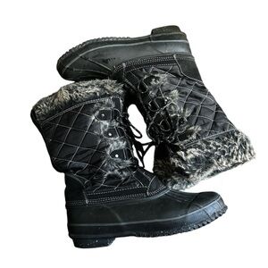 Khombu Women's Size 10 Black Quilted Winter Boots